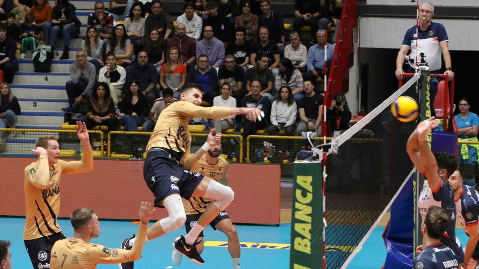 Алекс Грозданов с 13 точки, Верона с втори успех в Италия