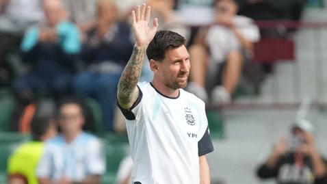 Около 25 000 се събраха в Елче, за да гледат тренировка на Меси и Аржентина