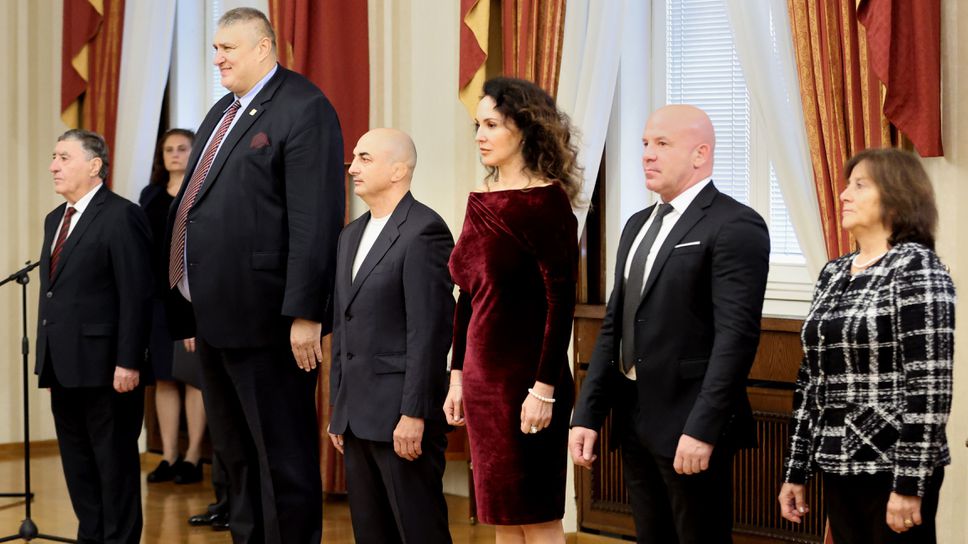 Президентът Румен Радев награди изтъкнати спортисти и спортни деятели