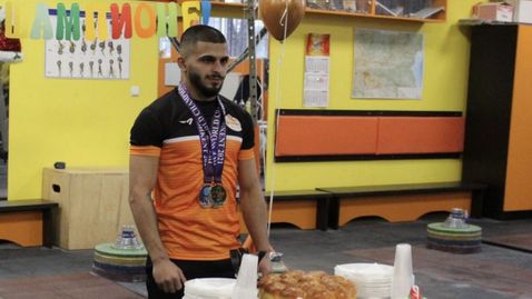 Русе посрещна медалиста от Световното по вдигане на тежести Ангел Русев