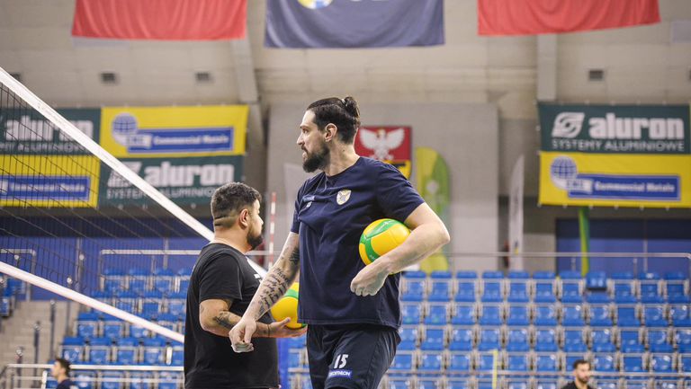 Волейболистите на Хебър проведоха първата си тренировка в Centrum DĄBROWA
