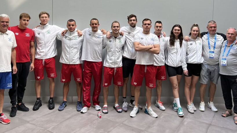 Топ 10 и два национални рекорда за мъжката ни щафета на Световното в малък басейн