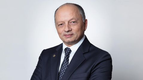  Бивш водач на Ферари приветства Васьор 