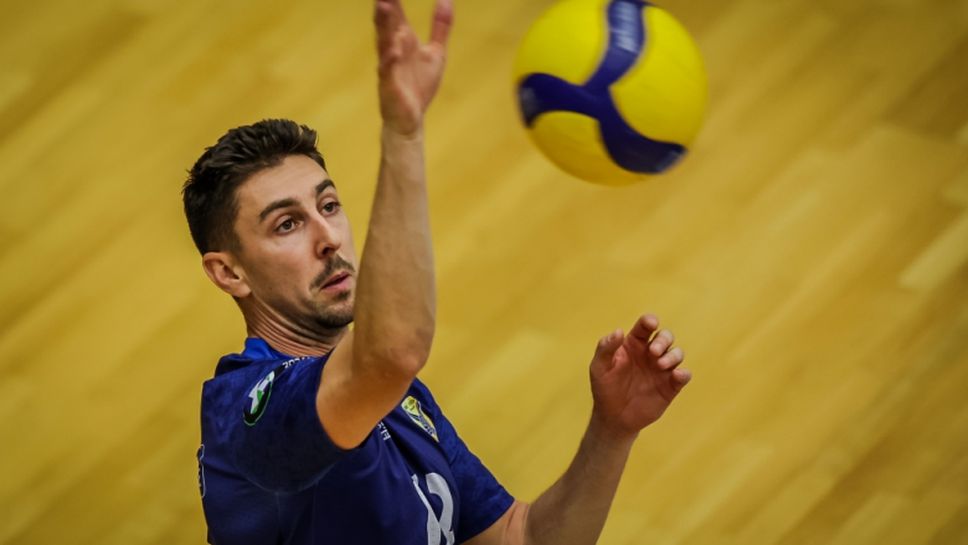 Петър Каракашев подсилва Берое