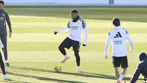 На "Бернабеу" си отдъхнаха: Мбапе, Валверде и други двама подновиха тренировки