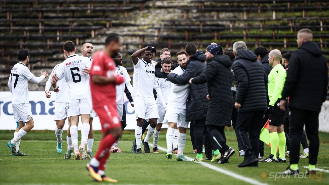 Славия и Марек завършиха наравно