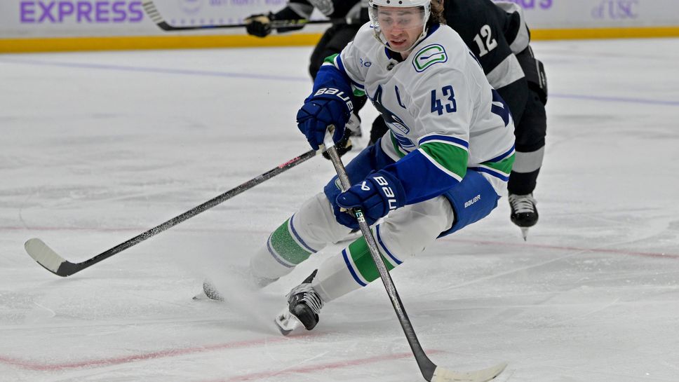 Националната хокейна лига официално обяви голяма размяна между Ванкувър Канъкс