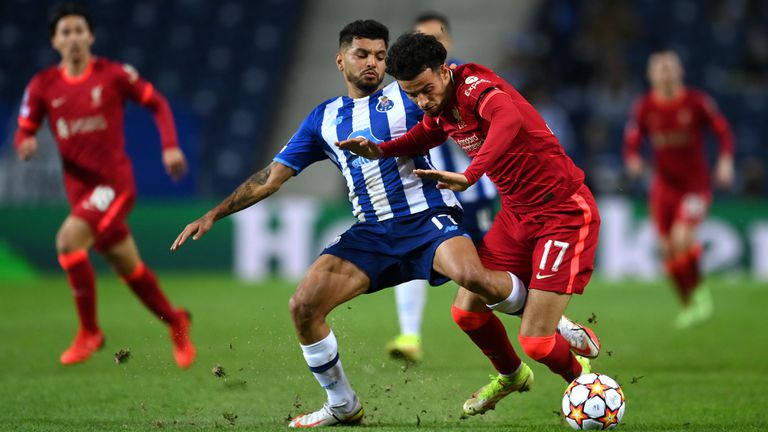  Официално: Севиля взе състезател на Порто 