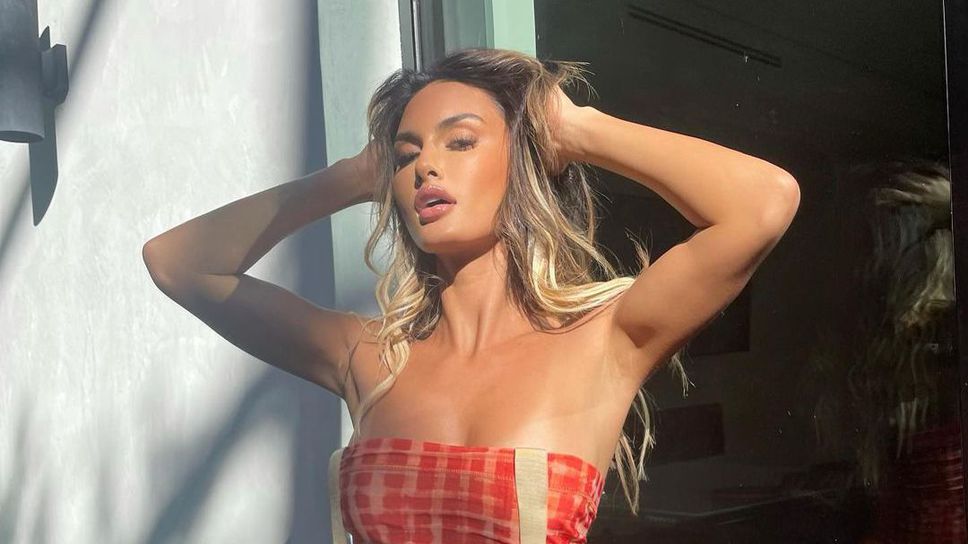 Гаджето на боксьор не пропуска да показва извивките си