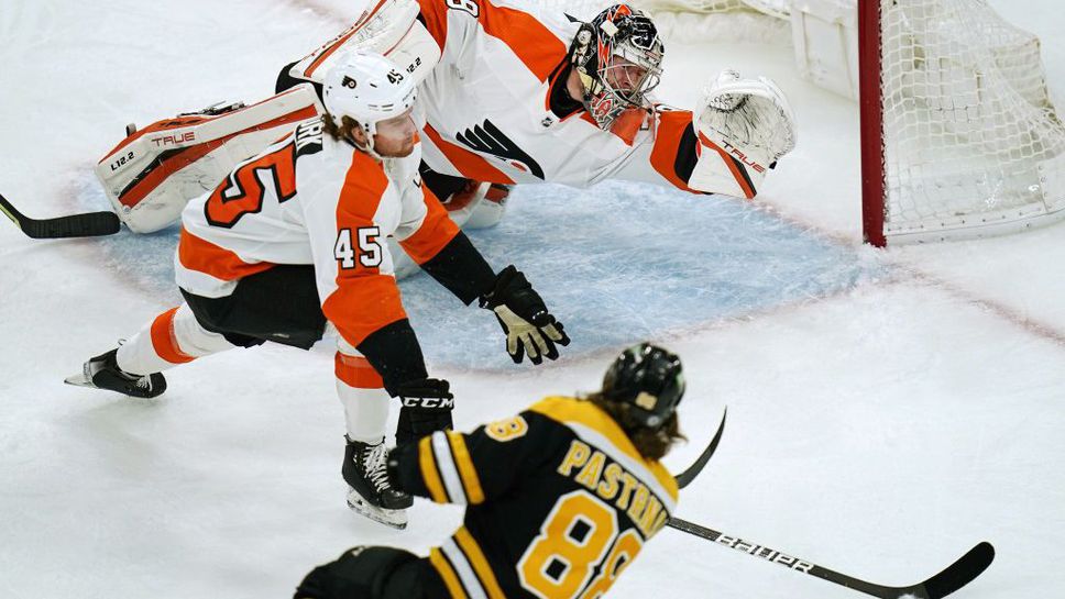 Хеттрик на Давид Пастърнак донесе победата на Бостън над Филаделфия