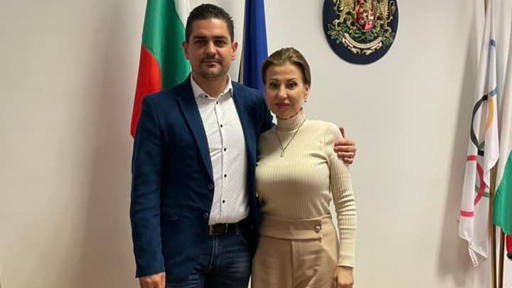 Илиана Раева и министър Василев „заровиха томахавката“