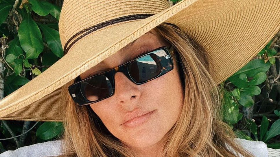 Бразилски модел танцува по бански на яхта