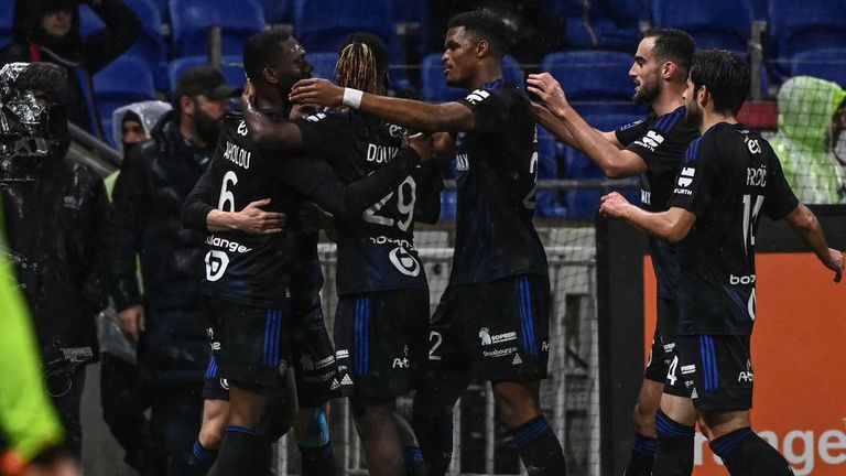 Отборът на Лион разочарова феновете си допускайки домакинска загуба с