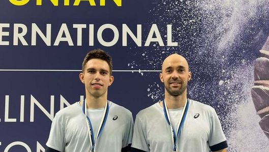 Иван Русев и Илиян Стойнов започнаха с победа на Европейското по бадминтон