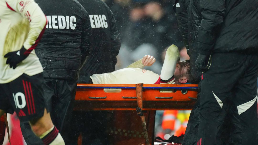 Оперираха защитник на Ливърпул