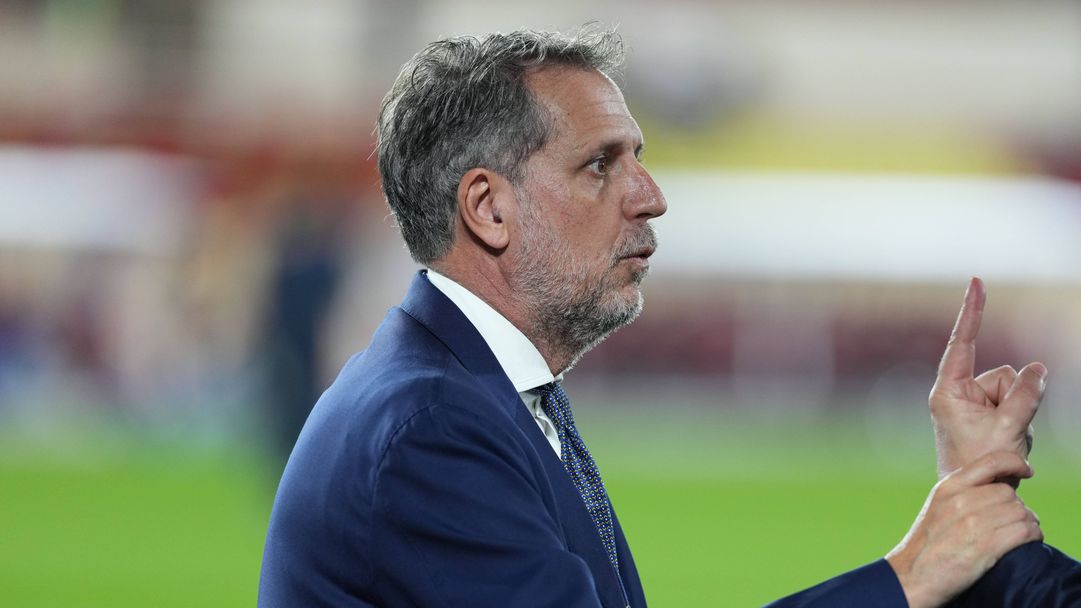 Тотнъм официално обяви раздялата с Паратичи, който се завръща в родината си