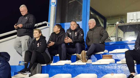 Националният треньор изгледа до шеф на ЦСКА първия мач на "армейците"