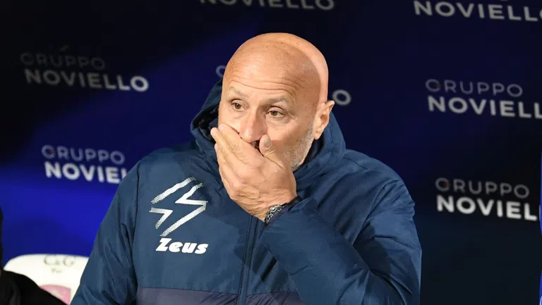 Салернитана официално уволни треньора си Стефано Колантуоно 59 годишният специалист бе