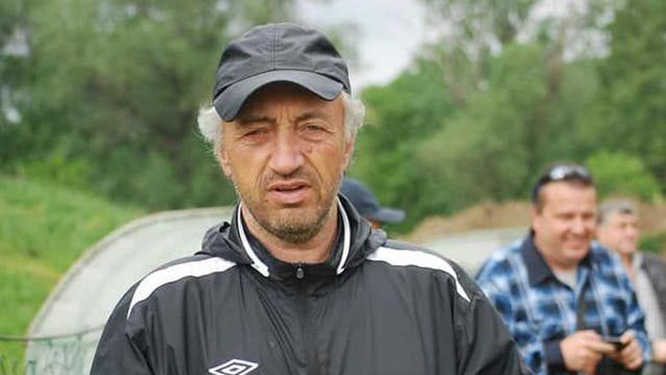 Български футболен треньор се нуждае от помощ
