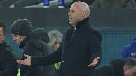 Ливърпул, Евертън и Слот с обвинения от ФА