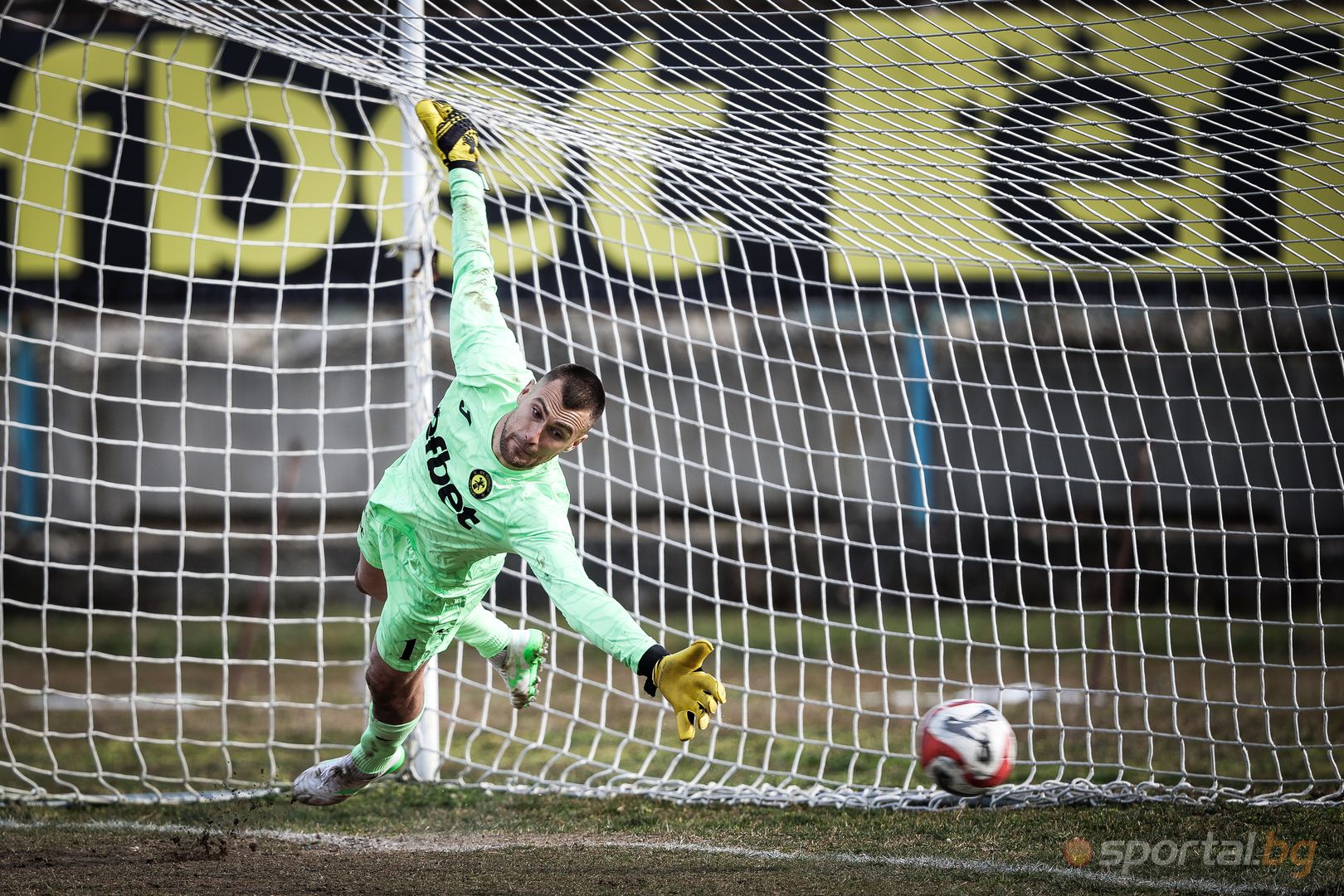 Марек (Дупница) 3:2 Миньор (Перник)