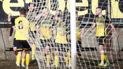 Миньор разгроми ФК Ловеч като гост