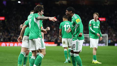 Нюкасъл с брилянтен обрат над Астън Вила за едно полувреме