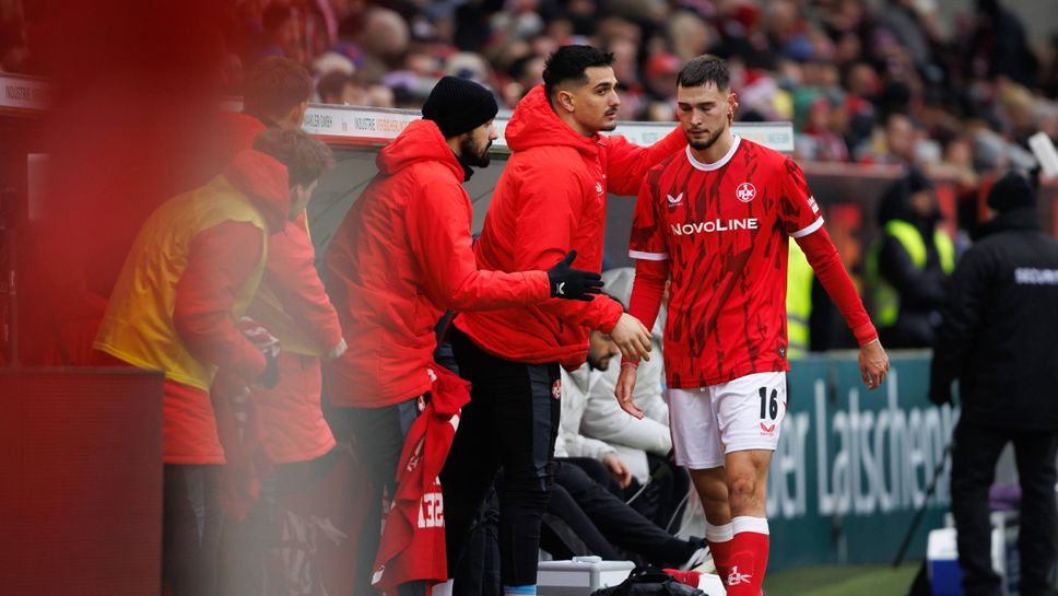 Националът Атанас Чернев беше заменен след само 26 минути игра