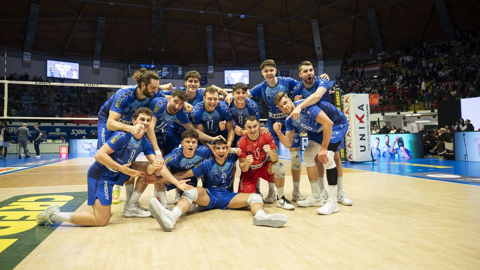 Националите Мартин Атанасов и Жасмин Величков и техният Веро Волей