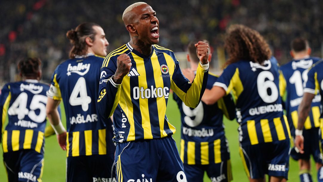 Фенербахче сложи край на домакинската серия на Трабзонспор в зрелищно дерби