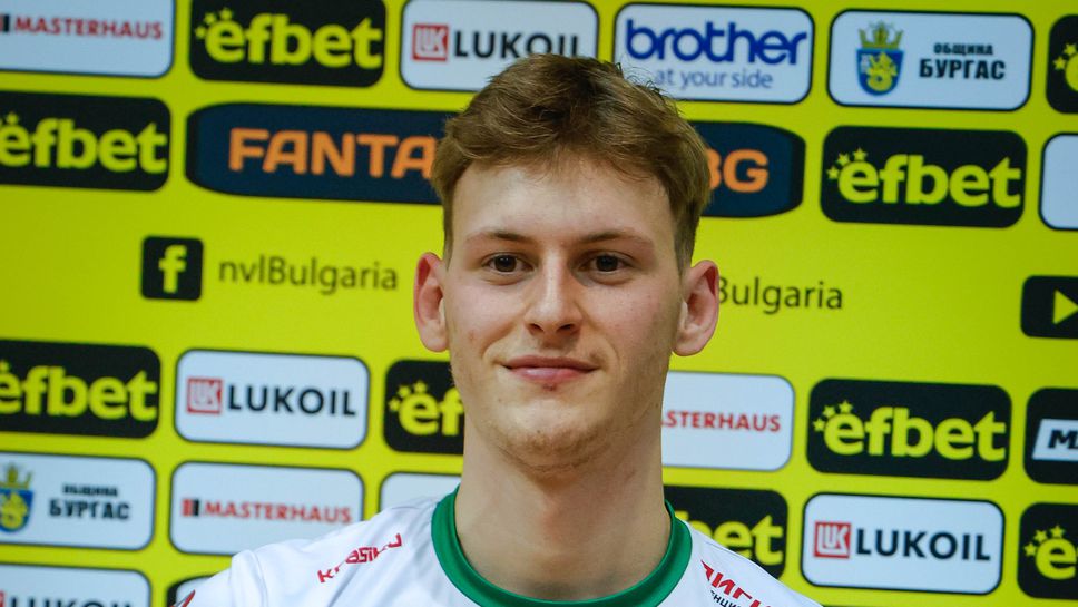 Либерото на Нефтохимик 2010 Ясен Петров получи наградата за MVP