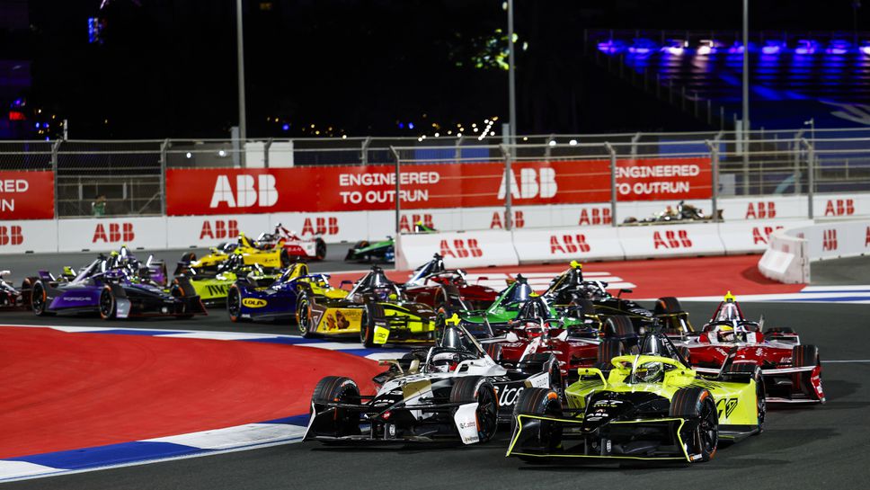 Пилотът на Ягуар във Формула Е Антонио Феликс да Коща