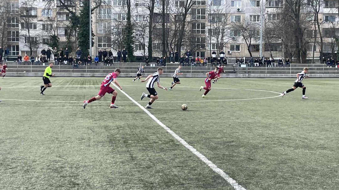 Септември и Локомотив (Пловдив) не излъчиха победител при 17-годишните