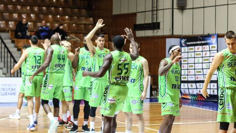 Берое отблъсна Академик след шеметна последна четвърт