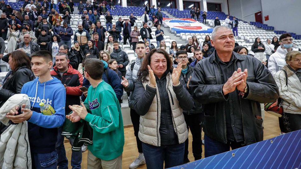 Много сълзи, красив волейбол и... Сбогом Марек Юнион Ивкони