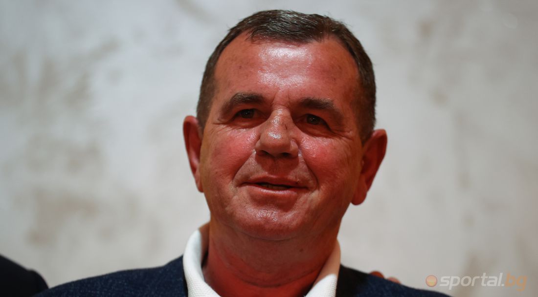 Осезаемо присъствие на футболни фигури във Варна
