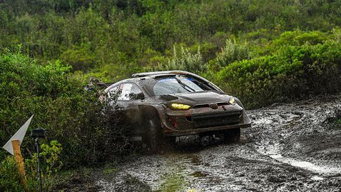 Кацута води в рали „Сафари“, 4 отсечки го делят от победата