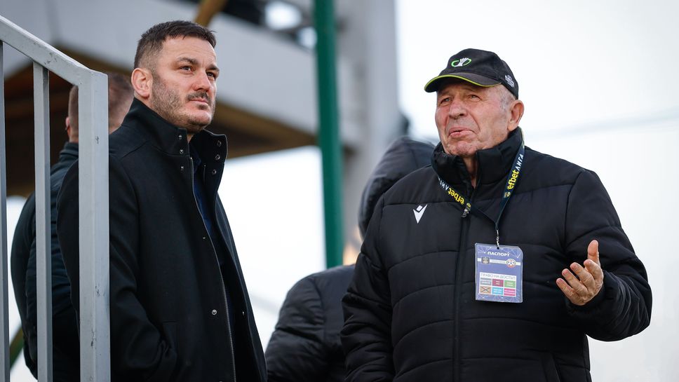 Бай Добри на трибуните в Разград