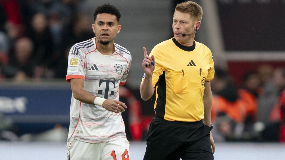 Съдията на Леверкузен – Байерн призна, че е сбъркал с червения картон на Луис Диас