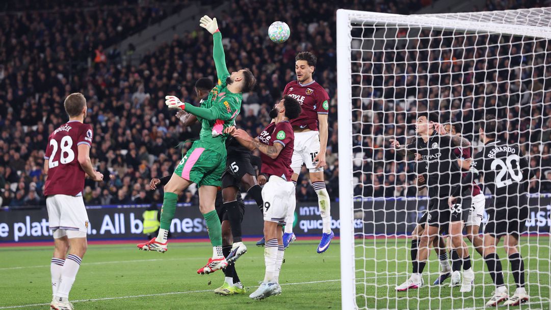 Уест Хам спря Манчестър Сити и доближи Арсенал до титлата