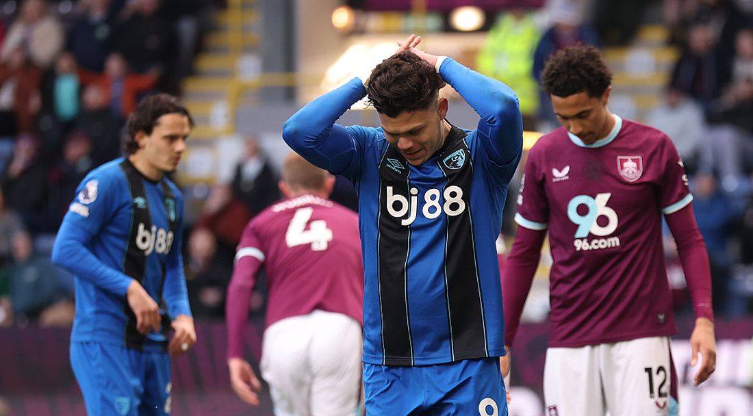 Бърнли и Борнемут се занулиха в мач, който не донесе желаното на никой от противниците