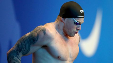 Адам Пийти няма да защитава световните си титли на 50 и 100 метра бруст заради счупен крак