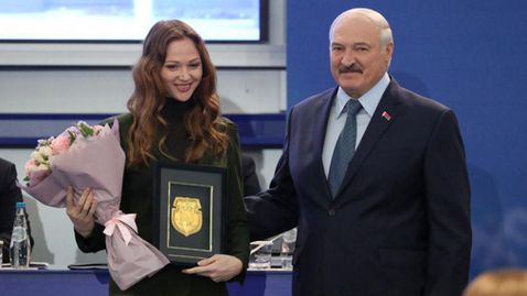 Бивши командоси охраняват шампионка по плуване след конфликт с Лукашенко