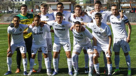  Шампионът на България с тежка загуба в първия прелиминарен кръг на младежката ШЛ 