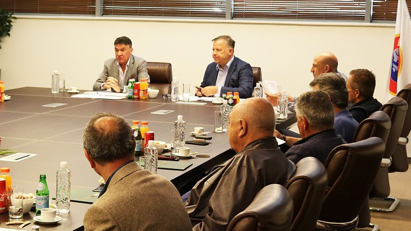 БФС с решения за конгреса, отпуска 5000 лева за лечението на легенда на ЦСКА