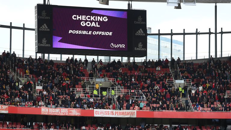  Арсенал проверява свои почитатели за хомофобия 