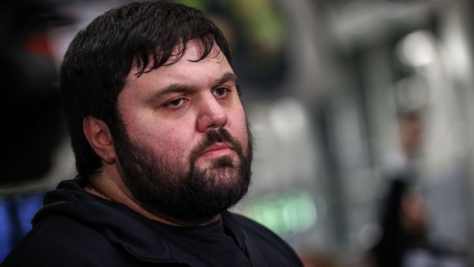 Треньорът на класиците Сослан Фарниев сподели на летище Васил Левски