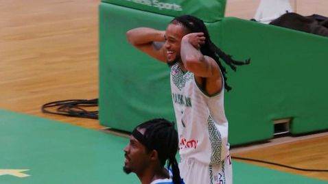  Къртис Джоунс като Джа Морант след убийствена тройка 