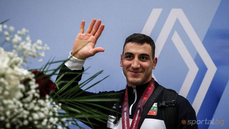 Новиков и Милов отново тренират с останалите национали по борба