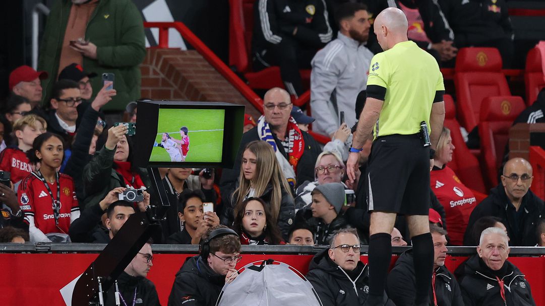 Карагър: Всеки знае, че Мартинес не заслужаваше червен картон